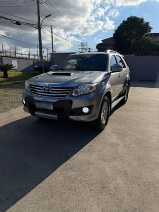 TOYOTA HILUX SW4 3.0 SRV 4X4 7 LUGARES 16V TURBO INTERCOOLER DIESEL 4P AUTOMÁTICO